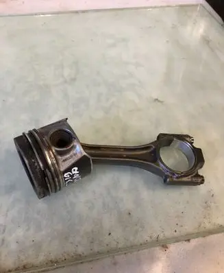 Seat Arona Piston with connecting rod 03lade