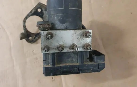 Volkswagen Golf III ABS Pump 3A0907379