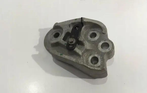 Ford Fiesta Engine mounting bracket DFDE444