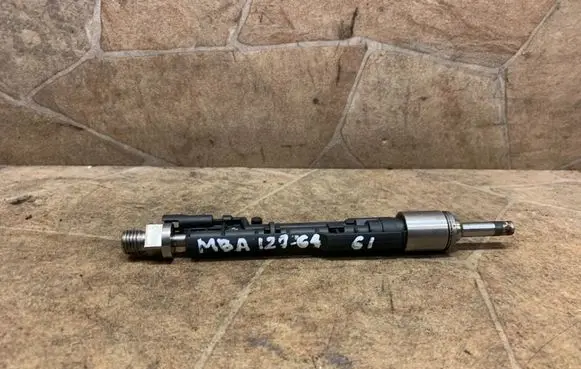 BMW X3 F25 Fuel injector 7639994