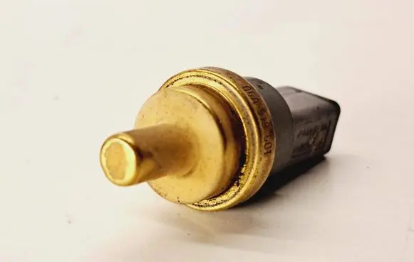 Volkswagen PASSAT B6 Coolant temperature sensor 06A919501 EH2140