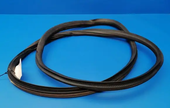 Rear door rubber seal (on body)