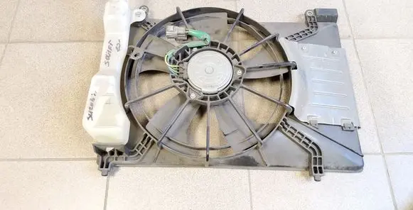 Suzuki Swift III Radiator cooling fan shroud