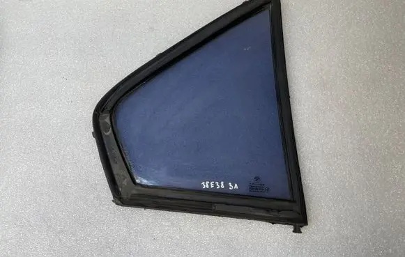 BMW 7 E38 Rear vent window glass 8168121 8157177 8168125