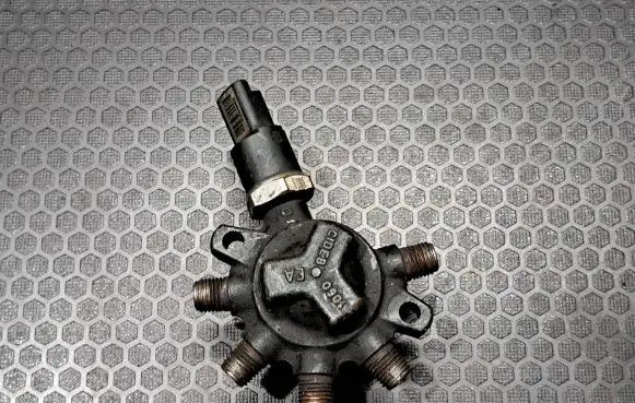 Renault Megane II Fuel main line pipe 8200057232 8200057345