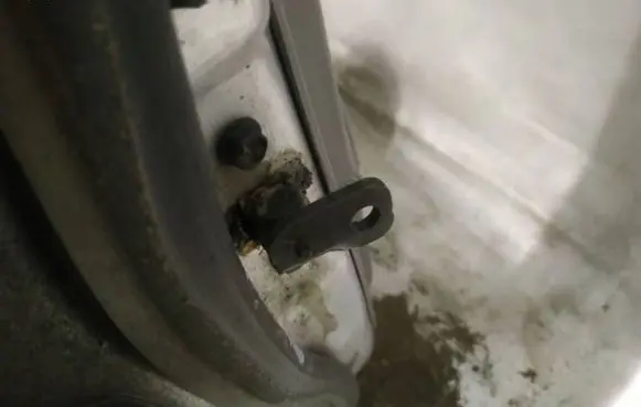 KIA Sorento Rear door check strap stopper
