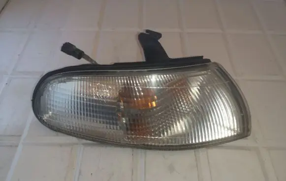 Mazda 626 Front indicator light 21061612
