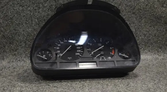 BMW 5 E39 Speedometer (instrument cluster) 8381195