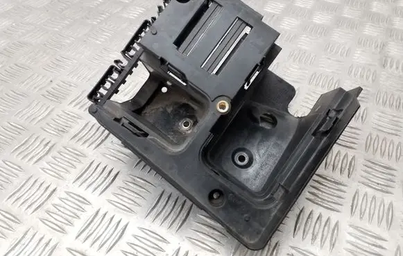 Volkswagen PASSAT B7 Fuse box cover 1K0907361B