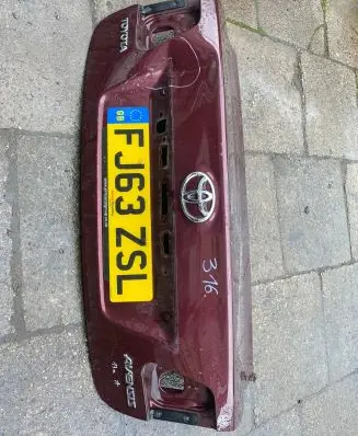 Toyota Avensis T270 Tailgate/trunk/boot lid