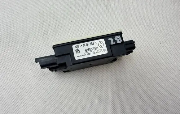 Renault Trafic III (X82) Fuel injection pump control unit/module 169102698R H869Z0L69L