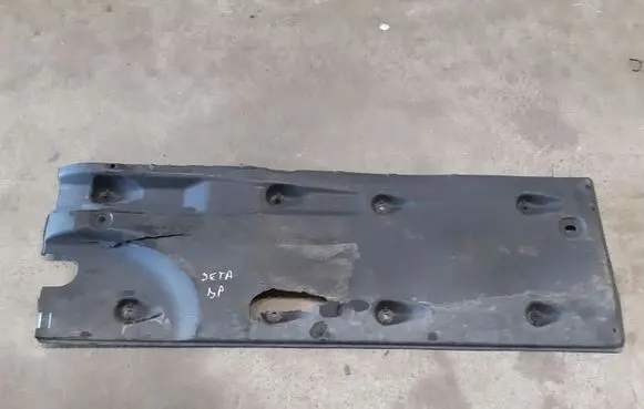 Volkswagen Jetta VI Center/middle under tray cover 5C6825202