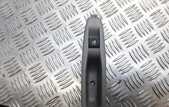 Renault Captur Electric window control switch 829614619R