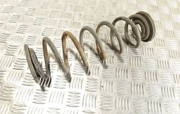 Volkswagen Golf V Rear coil spring