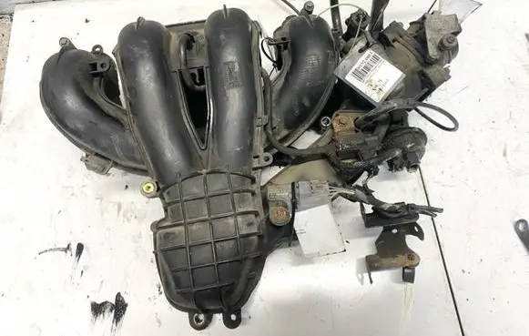 Ford Mondeo Mk III Intake manifold