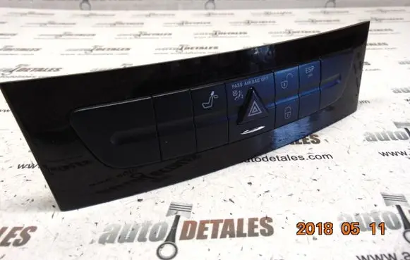 Mercedes-Benz CLS C219 Hazard light switch A2118218358