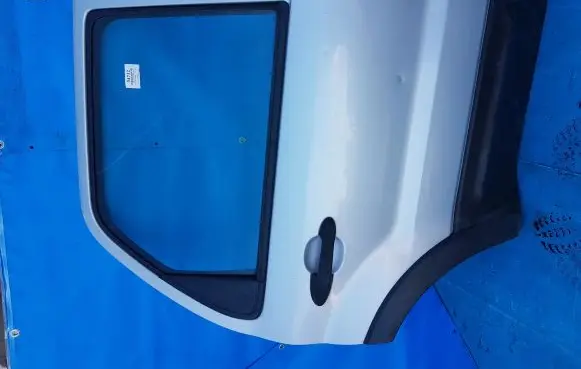 Ford Maverick Rear door