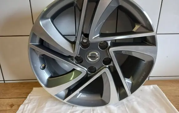 Nissan Qashqai R17 alloy rim KE4094E200