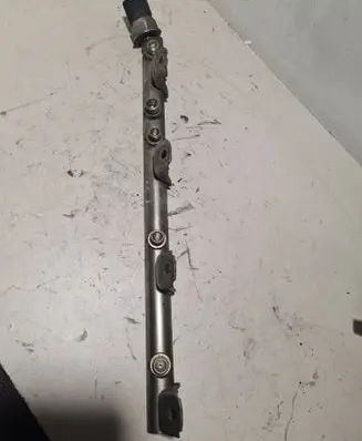 BMW 7 F01 F02 F03 F04 Fuel distributor 7547600