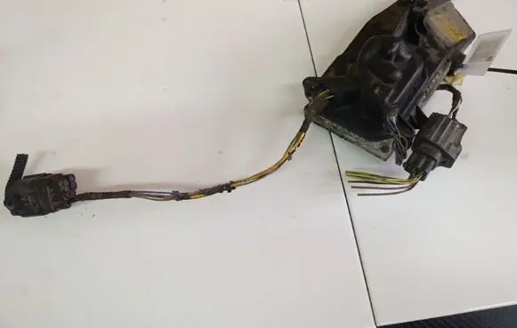 Volvo V50 Headlight ballast module Xenon 307490559