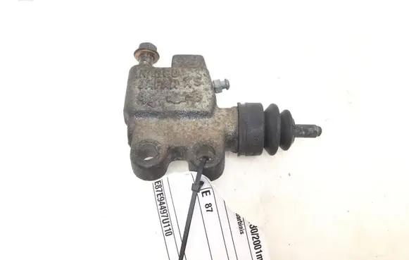 Nissan X-Trail T30 Clutch slave cylinder 