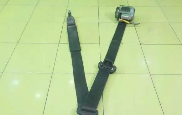 Opel Combo D Front seatbelt 735584042 BEZPIECZENSTWA