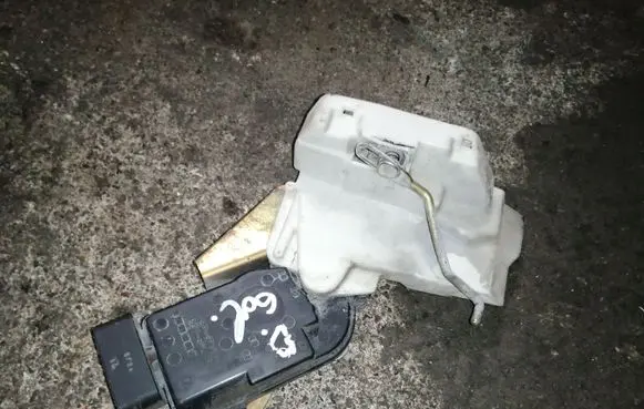 Suzuki Ignis Rear door lock
