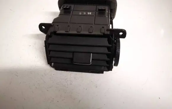 Mazda 3 I Dash center air vent grill bp4k64930