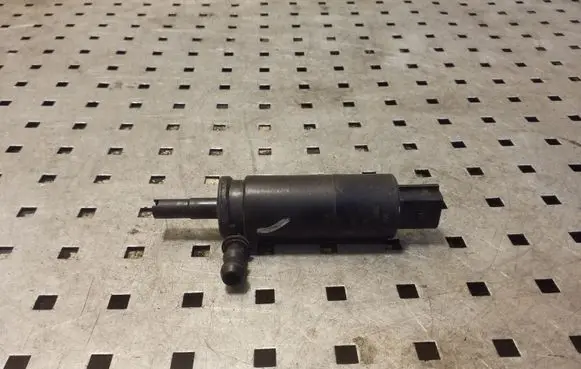 Volkswagen Eos Headlight washer pump 3B7955681