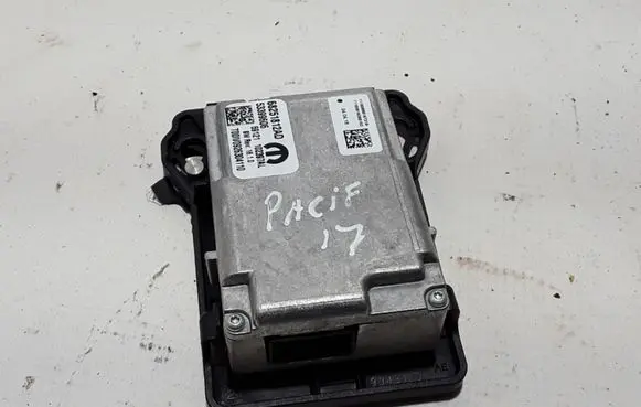 Chrysler Pacifica Windshield/windscreen camera 68251812AD