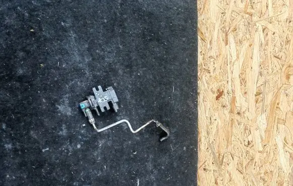 Peugeot 508 Turbo solenoid valve 9801887680