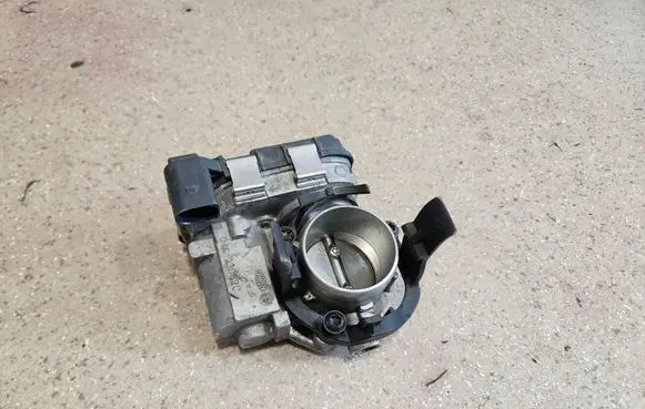 Audi A1 Throttle valve 04C133062C