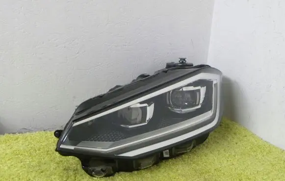 Volkswagen Golf Sportsvan Headlight/headlamp