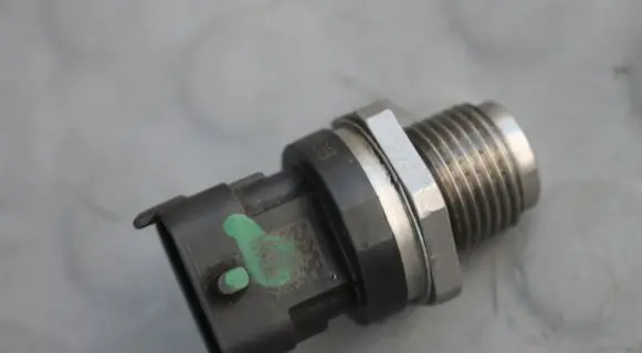 Honda CR-V Fuel pressure regulator 0281006316