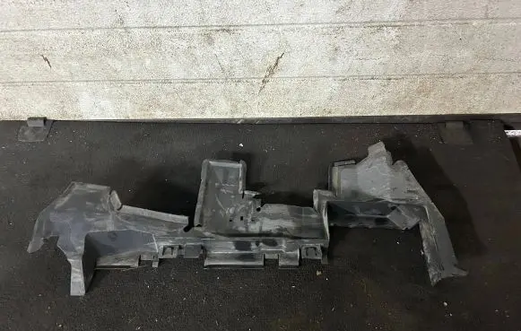 Audi Q5 SQ5 Intercooler air guide/duct channel 8R0121284P