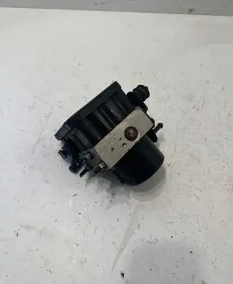 Volkswagen Golf VII ABS Pump 1K0907379AC 00005305H0 10096003593