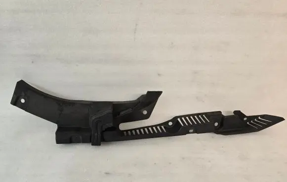 Volvo XC60 Fender mounting bracket 32216109