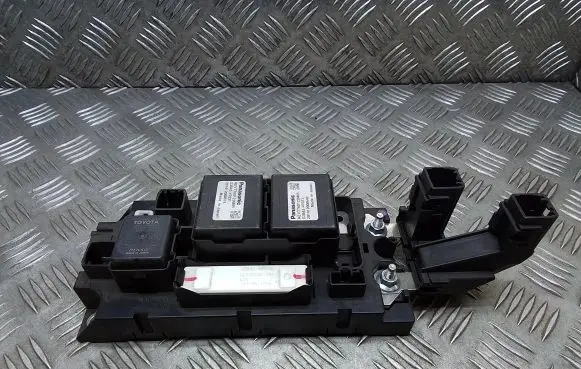 Lexus GS 250 350 300H 450H Fuse module G92Z153010 G384148030 G384248020