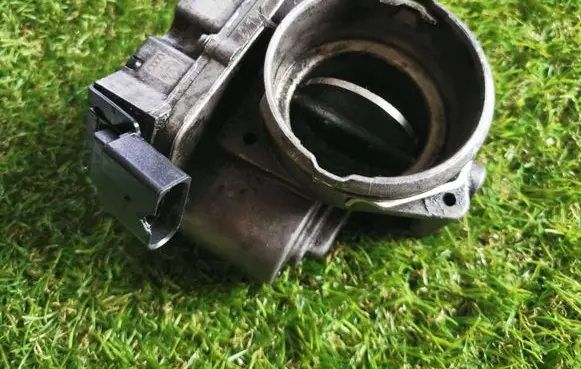 Audi A4 S4 B5 8D Throttle valve 059128063B A2C53100873 2211051916