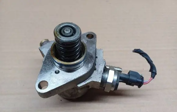 Skoda Fabia Mk3 (NJ) Fuel injection high pressure pump 04E127026AG 1421268 220616