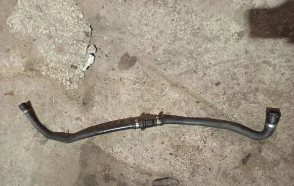 BMW 5 E60 E61 Engine coolant pipe/hose 7787458