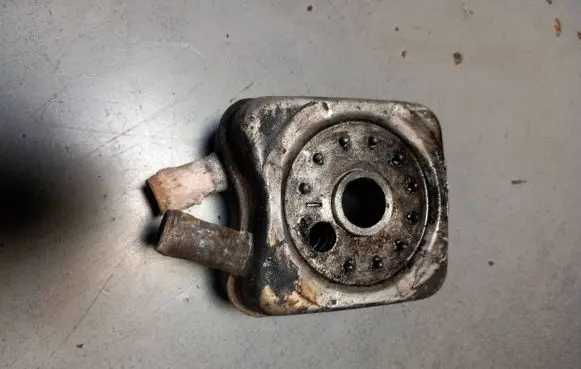 Volkswagen PASSAT B5 Engine oil radiator 