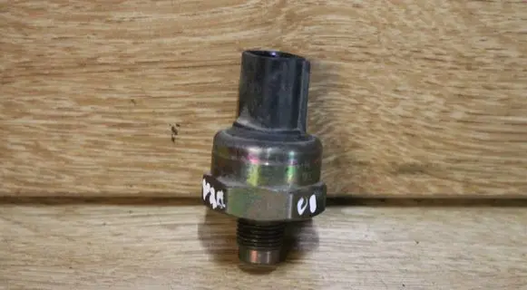 Volvo V70 Oil pressure sensor 100522-99271