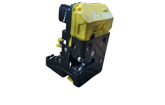 Volvo XC90 Front door lock 8650547