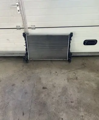 Opel Vivaro Coolant radiator 2002303 93868888 214104966R