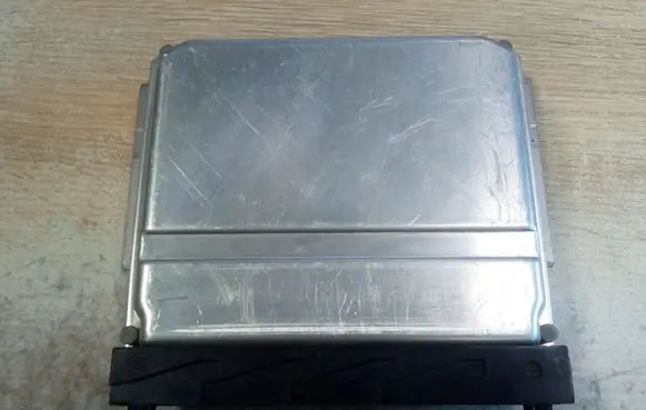 Volvo S80 Engine control unit/module 08677708A NE69820