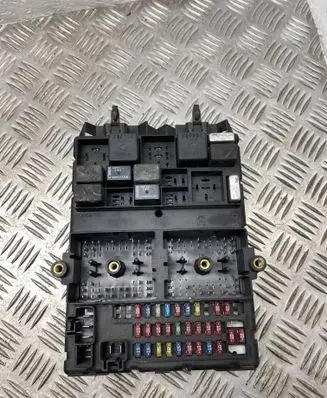 Jeep Grand Cherokee (WJ) Fuse module 04812515AH 518722004