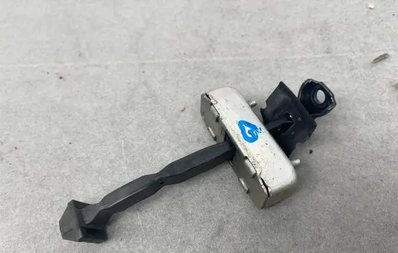 Lexus RX 330 - 350 - 400H Rear door check strap stopper