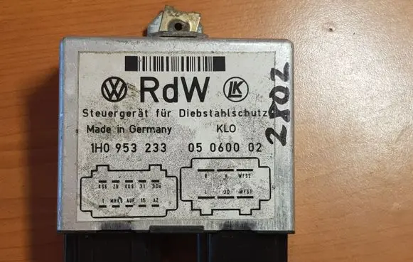 Volkswagen Golf III Other control units/modules 1H0953233 05060002