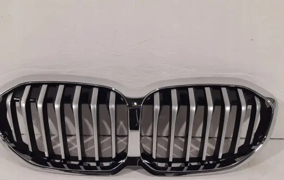 BMW 1 F40 Front bumper upper radiator grill 7456957